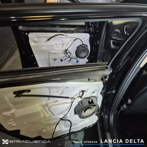 Isolamento acústico e colunas Helix Lancia Delta