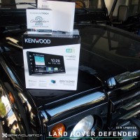 Land Rover Defender câmera traseira e radio
