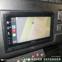 Land Rover Defender câmera traseira e radio